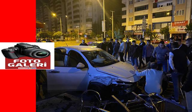 Otomobiliyle, kaldırıma çarptı ve işyerinin önüne uçtu