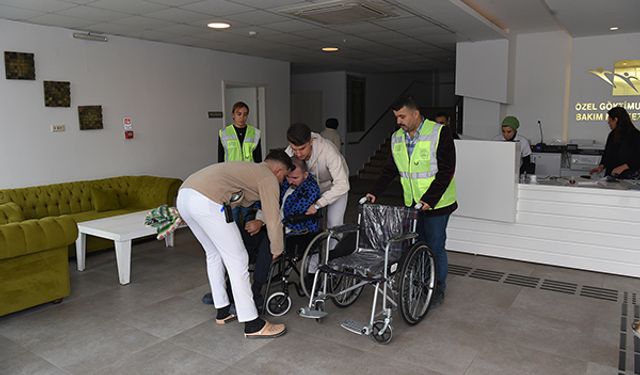 Dulkadiroğlu’ndan ihtiyaç sahibi vatandaşa tekerlekli sandalye