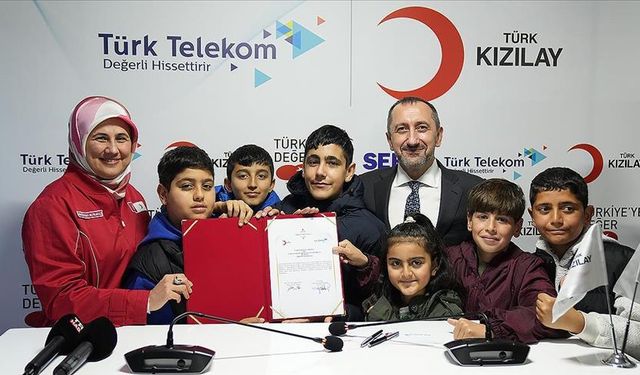 Türk Telekom eğitim ve teknoloji desteğini sürdürüyor