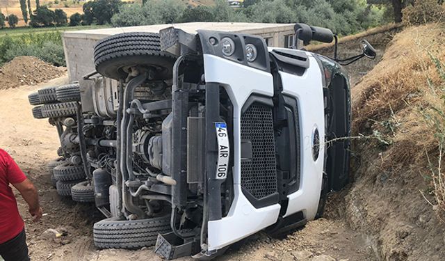 Afşin’de hafriyat kamyonu devrildi: 1 yaralı
