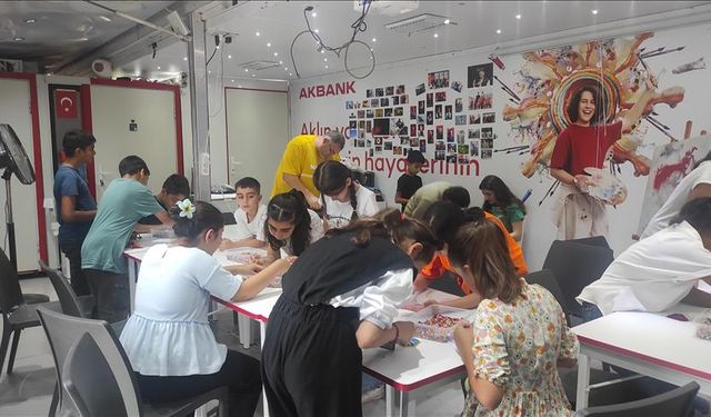 Akbank'ın "Güzel Yarınlar Hareketi" depremzede gençlerle buluşacak