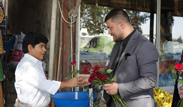 Kadına Şiddete Dikkati Çekmek İçin Gül