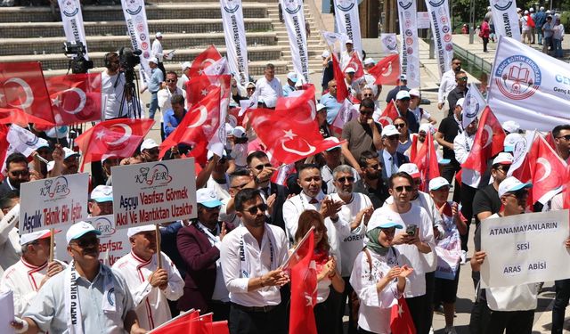 Eğitim Çalışanları, Öğretmenlik Meslek Kanunu’ndan Memnun Değil!