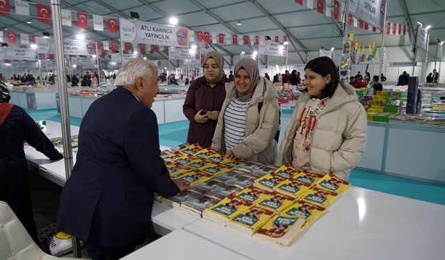 Kitap Fuarı İlk Gününde Ziyaretçi Akınına Uğradı