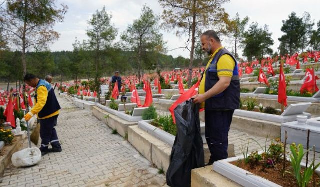Kapıçam Mezarlığı Bayrama Hazır