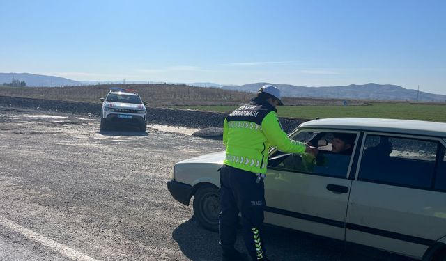 Jandarmadan Sürücü ve Yolculara Trafik Kuralları Eğitimi