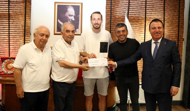 Narlı’dan Gol Kralı Aykut Çift’e Özel Ödül!