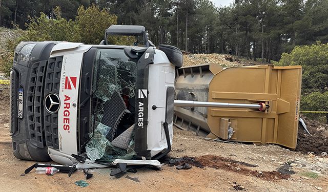 Devrilen Kamyonun Sürücüsü Öldü