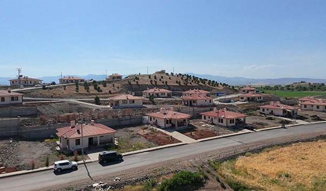 3 binden fazla köy tipi afet evinin anahtarı AFAD'a teslim edildi