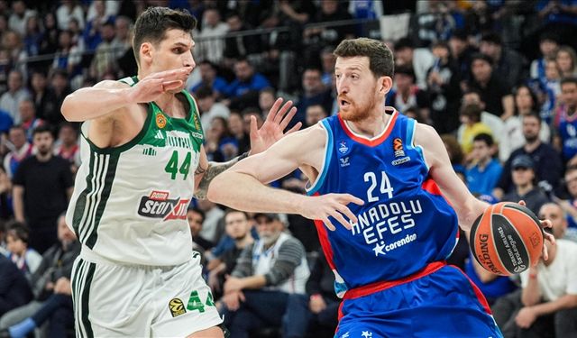 Anadolu Efes, "dörtlü final" için parkeye çıkıyor