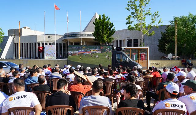 Futbol Coşkusu Dev Ekrana Taştı; İstiklalspor Finalde!