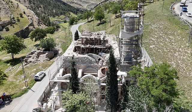 Depremde yıkılan tarihi Kurşunlu Cami bu yıl yeniden ibadete açılacak