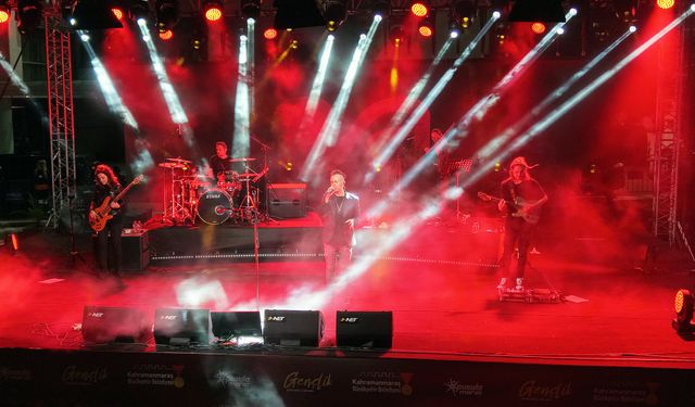 Gençlik Coşkusu Emre Aydın Konseriyle Zirveye Ulaştı