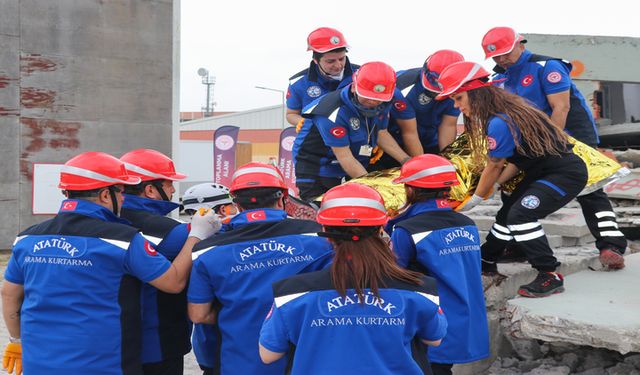 Sağlıkçılar afetler için arama kurtarma ekibi kurdu