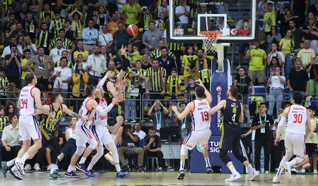 Fenerbahçe Beko, yarı final serisinde 2-0 öne geçti