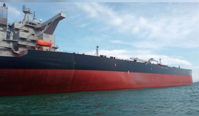 İki ham petrol tankeri, Hürmüz Boğazı'nın doğu girişinde çarpıştı