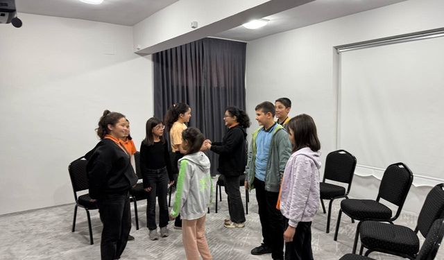 Öğrenciler Drama İle Sosyal Becerilerini Geliştiriyor