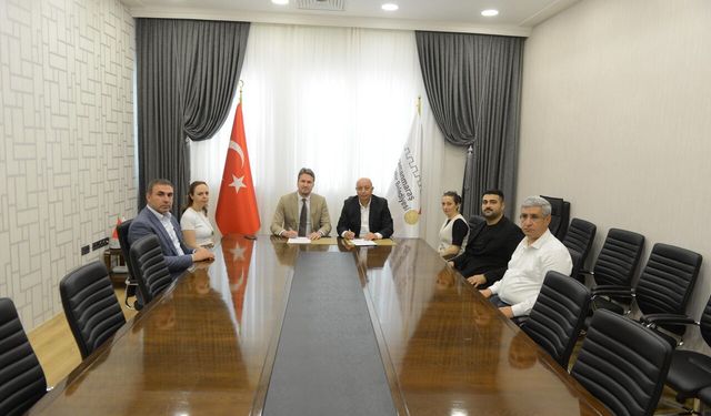 KİÜ ve Büyükşehir Belediyesi Arasında İş Birliği Protokolü İmzalandı