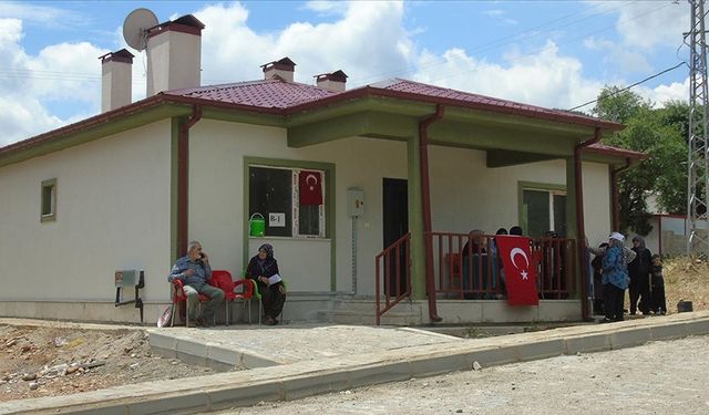 18 köy tipi kalıcı konutun anahtarları hak sahiplerine teslim edildi