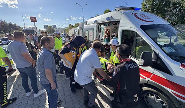 Polis aracı ile minibüs çarpıştı, 2'si polis 4 kişi yaralandı