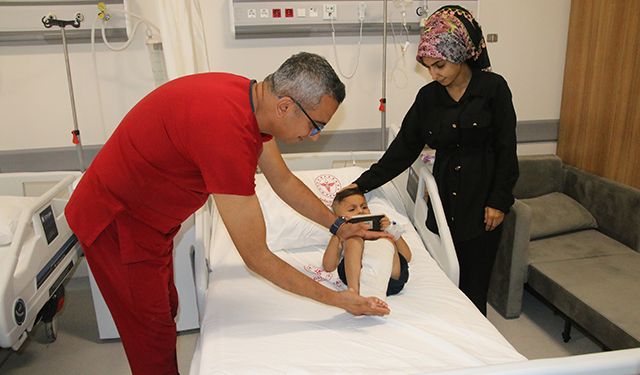 Altınözü Devlet Hastanesi'nde Boy Uzatma Ameliyatları Yapılıyor