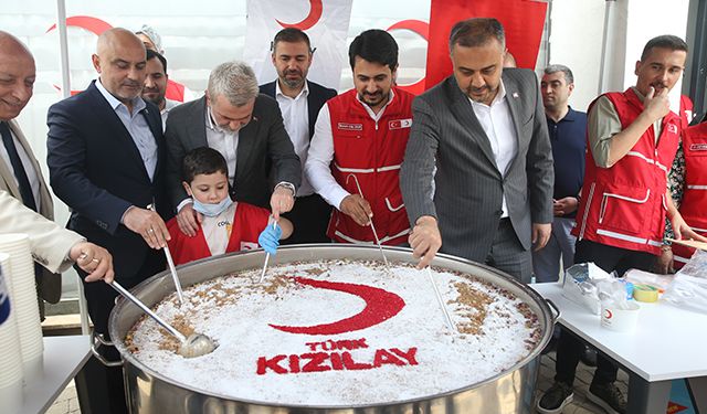 Türk Kızılay Kahramanmaraş'ta aşure dağıttı