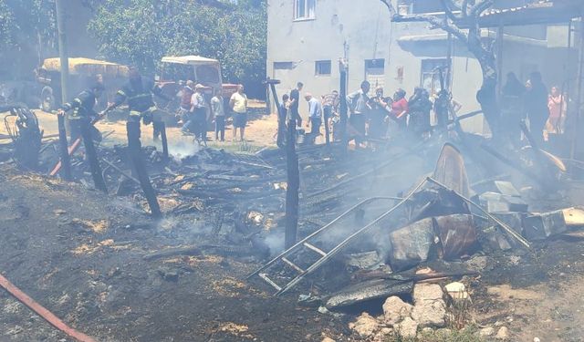 Ahırda Çıkan Yangında 30 Küçükbaş Hayvan Telef Oldu