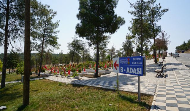 Mezarlıklarda Bakım ve Düzenleme Çalışmaları Sürüyor