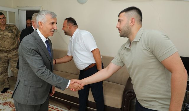 Vali Ünlüer’den Dış Güvenlik Yaralısı Ahmet Can Yoksul’a Ziyaret