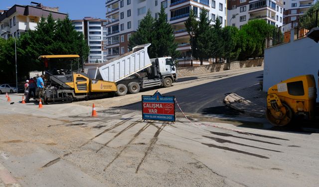 Yirmiikigün Mahallesi’nde takdir toplayan asfalt çalışması