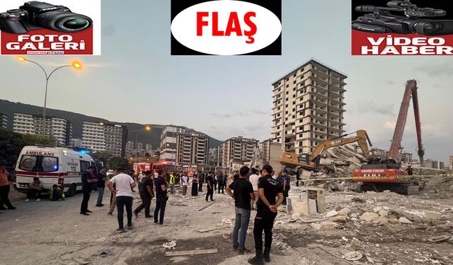 Ağır Hasarlı Bina, Yıkılırken İş Makinesinin Üzerine Devrildi
