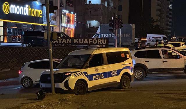 Polis aracı ile otomobilin çarpıştı