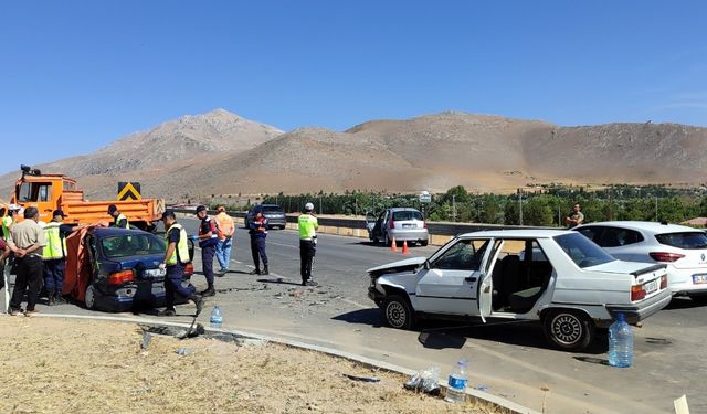 Zincirleme Trafik Kazasında 1 Kişi Öldü, 8 Kişi Yaralandı