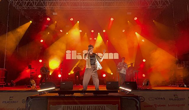 Ağustos Fuarı'nda "İkilem" müzik grubu sahne aldı