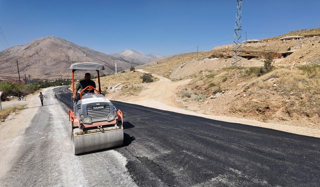 Büyükşehir, Afşin Kırsalında Ulaşım Ağını Güçlendirmeye Devam Ediyor