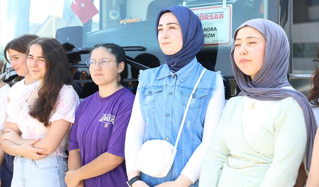 Antalyalı gençler yaz kampı için Rize ve Mersin'e uğurlandı