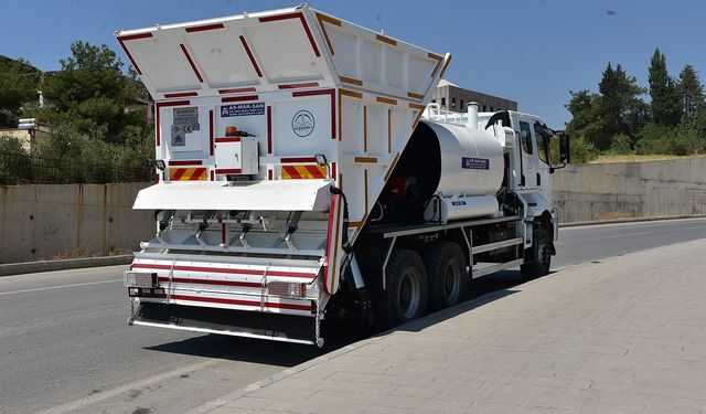 Dulkadiroğlu Belediyesi, Hizmet Filosuna Yeni Sathi Kaplama Aracı Ekledi