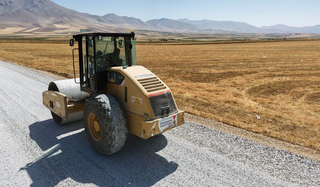 Büyükşehir’den Ekinözü Kırsalına Yol Yatırımı