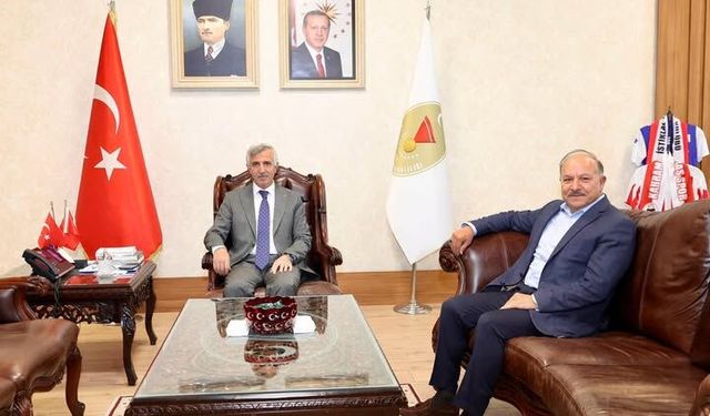 Ünlüer, Kazakistanlı Akademisyeni Makamında Ağırladı