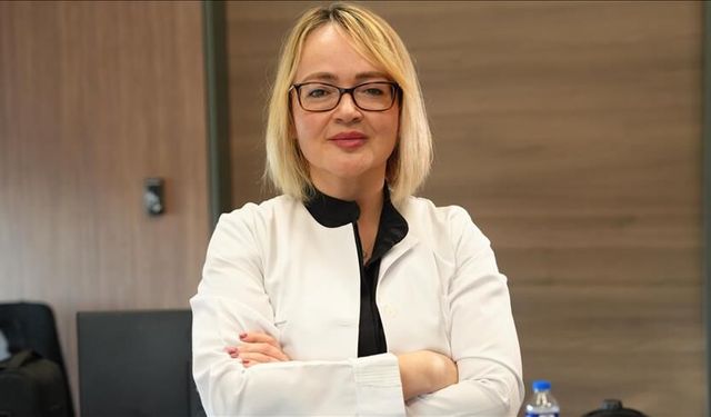 "Kırmızı göz" riskine karşı deniz ve havuzda UV korumalı gözlük önerisi