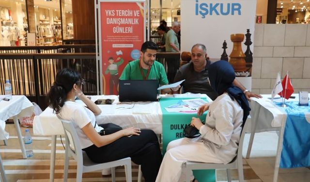 Öğrencilere Rehberlik Desteği Sürüyor