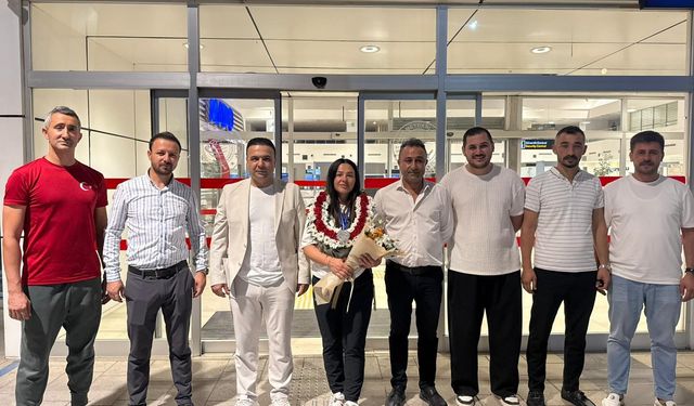 Safiye Temizdemir, coşkuyla karşılandı
