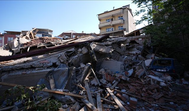 Uzmanlardan riskli konutlar için depreme karşı "güçlendirme veya dönüşüm" çağrısı