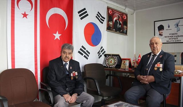 Depremde enkaz altında kalan hatıra fotoğraflarına üzülüyor