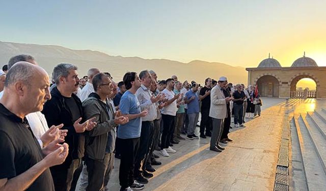 Sabah namazında dualar Filistin ve Küresel Sumud Filosu için yükseldi