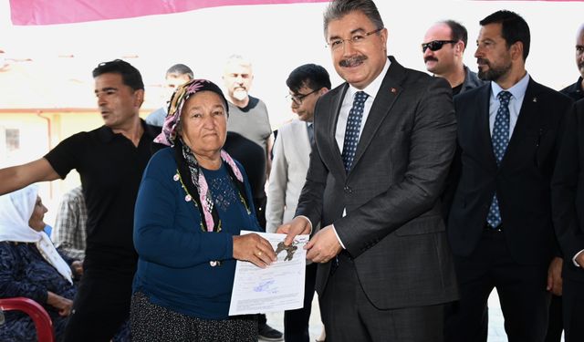 Yapımı Tamamlanan 15 Köy Evi Depremzedelere Teslim Edildi