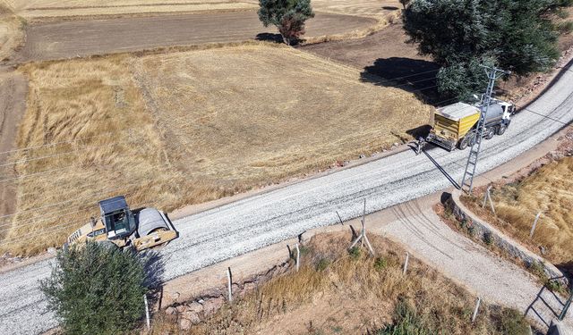 Büyükşehir, Afşin’de Kırsal Mahallelerin Ulaşımını İyileştiriyor