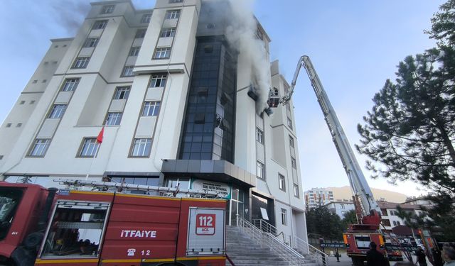 Özel Öğrenci Yurdu Yangında Hasar Gördü