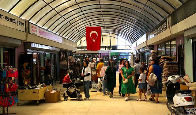 Tarihi Uzun Çarşı esnafı faaliyete başladı