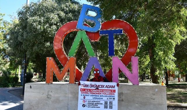 Türkiye'yi gezen "Örümcek Adam" Batman'da